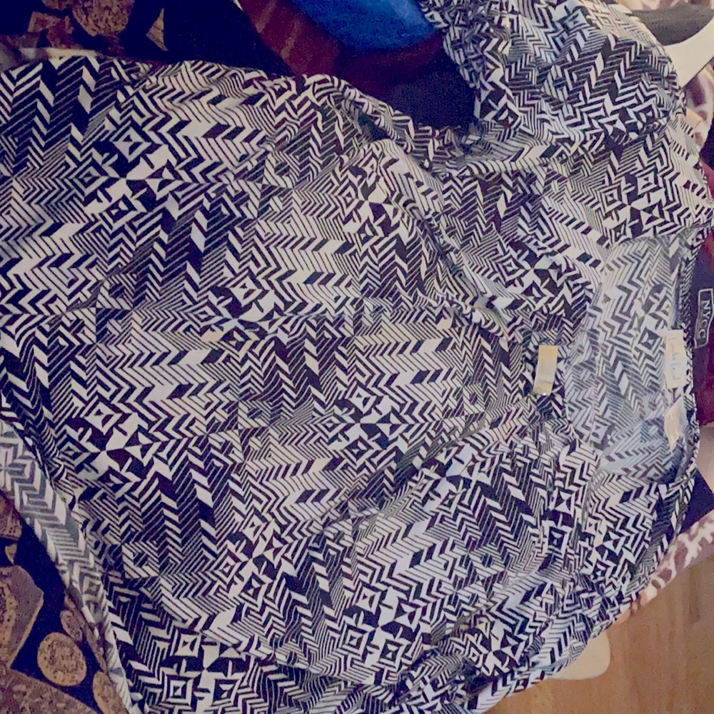 Polyester Business Top.  Linda Leal.  Business-Casual top.  Black and white.